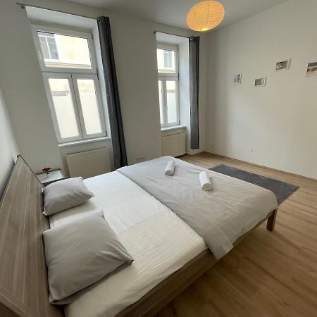 Cozy 8-Person Home In Vienna Located At Haberlgasse 82 N1 Екстериор снимка