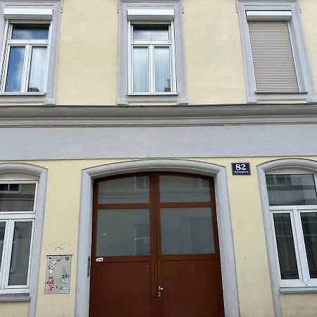 Cozy 8-Person Home In Vienna Located At Haberlgasse 82 N1 Екстериор снимка