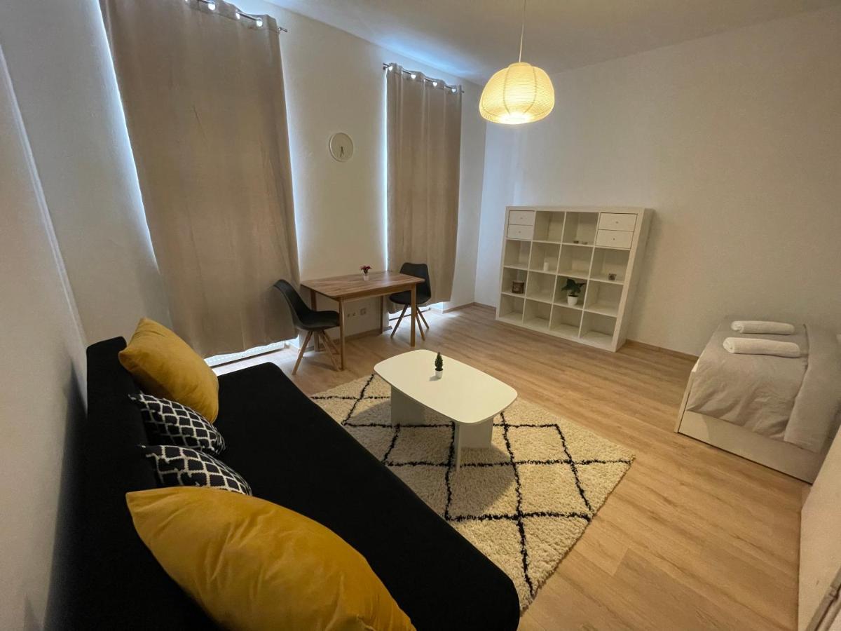 Cozy 8-Person Home In Vienna Located At Haberlgasse 82 N1 Екстериор снимка