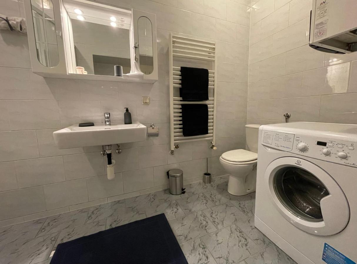 Cozy 8-Person Home In Vienna Located At Haberlgasse 82 N1 Екстериор снимка