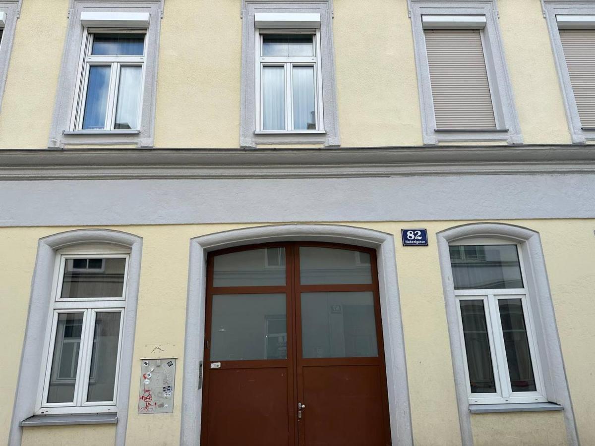 Cozy 8-Person Home In Vienna Located At Haberlgasse 82 N1 Екстериор снимка